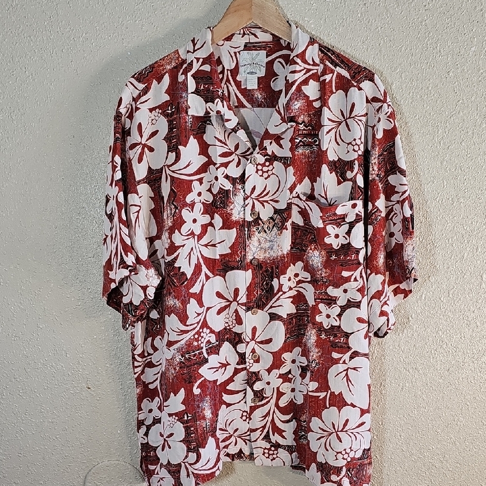 Tommy Bahama 100% Silk Hawaiian Button-Up Shirt.